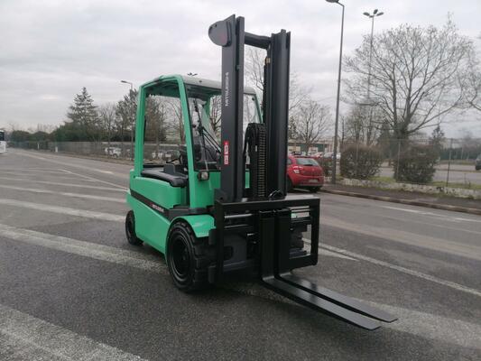 chariot elevateur MITSUBISHI